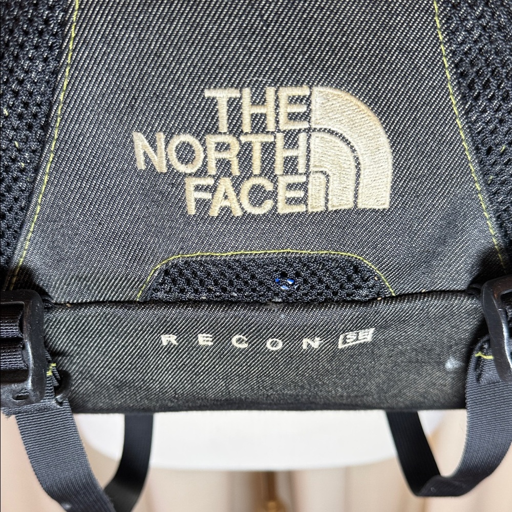 The North Face RECON SE Black Backpack with Lime Stitching - Picture 2 of 12